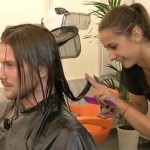 anna taglia i capelli